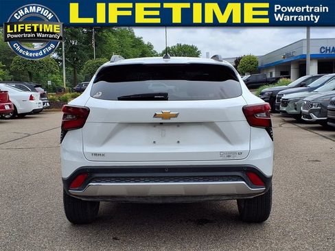 Used 2024 Chevrolet Trax LT w/ Driver Confidence Package FWD image 6