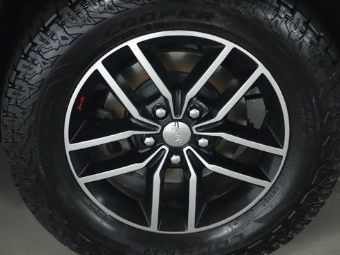 Used 2017 Jeep Grand Cherokee Trailhawk w/ Trailhawk Luxury Group AWD/4WD image 42
