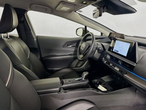 Used 2025 Toyota Prius XLE FWD image 35