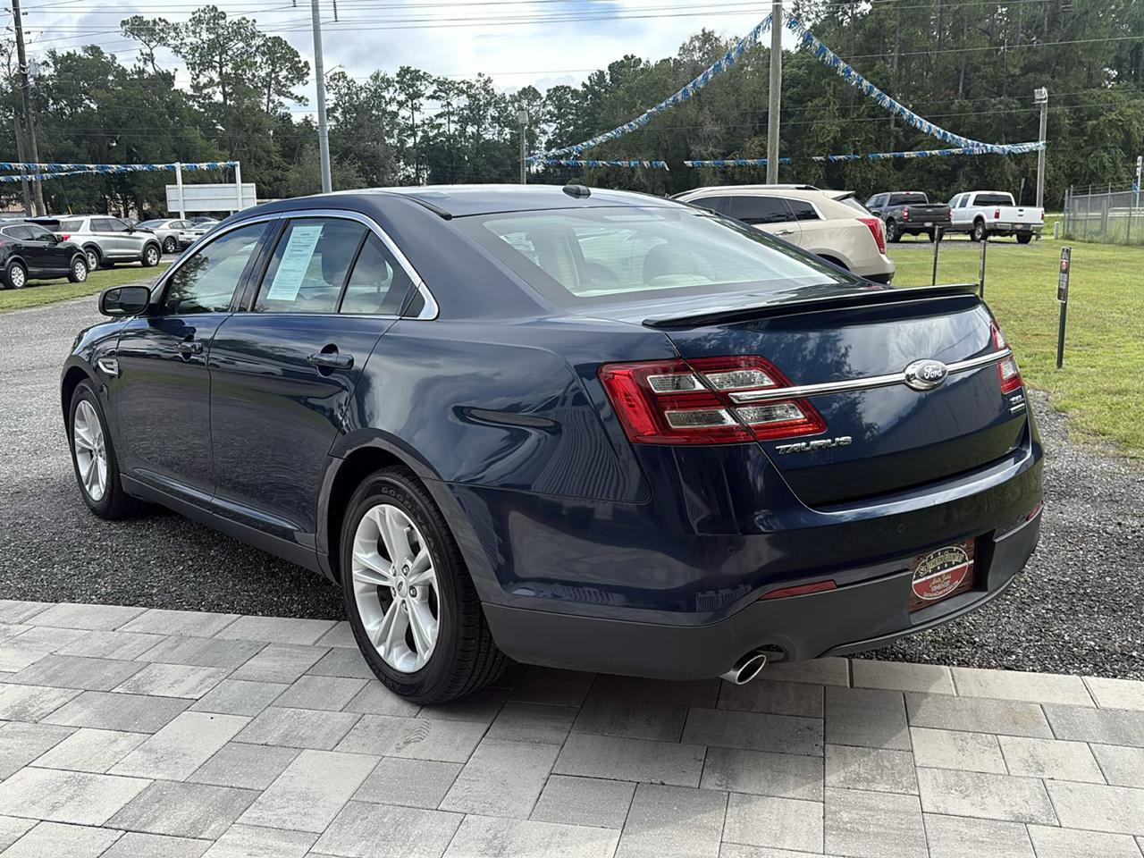 Used 2017 Ford Taurus SEL FWD image 5
