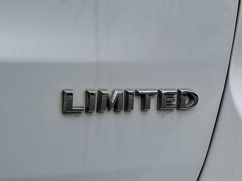 Used 2017 Jeep Grand Cherokee Limited image 33