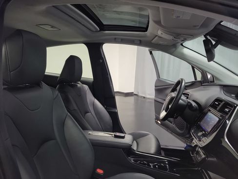 Used 2017 Toyota Prius Four w/ Advanced Technology Package FWD image 29