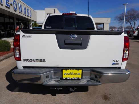 Used 2019 Nissan Frontier SV image 5