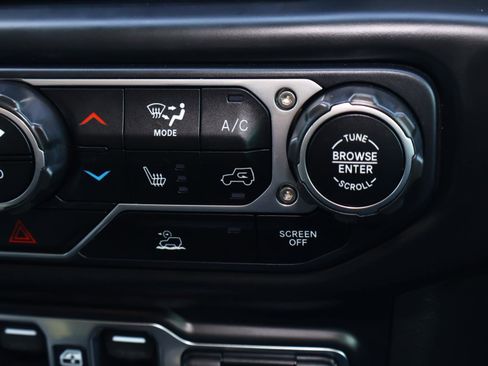 Used 2022 Jeep Wrangler Unlimited Sahara w/ Cold Weather Group image 31