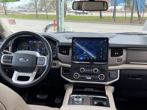 Used 2023 Ford Expedition Limited image 23