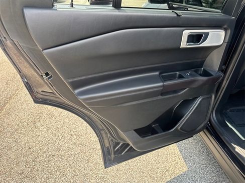 Used 2020 Ford Explorer Platinum w/ Premium Technology Package image 21