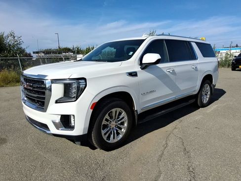 Used 2023 GMC Yukon XL SLT AWD/4WD image 4