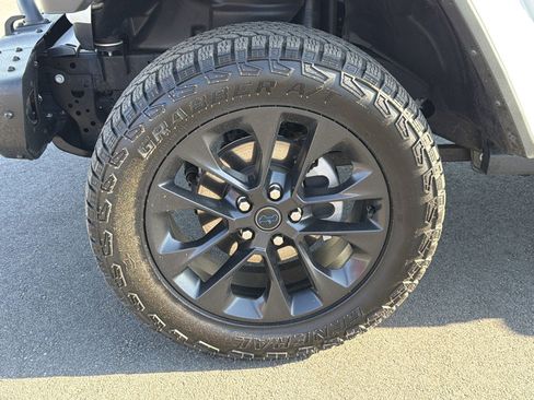 Used 2025 Jeep Wrangler Unlimited Sahara image 31