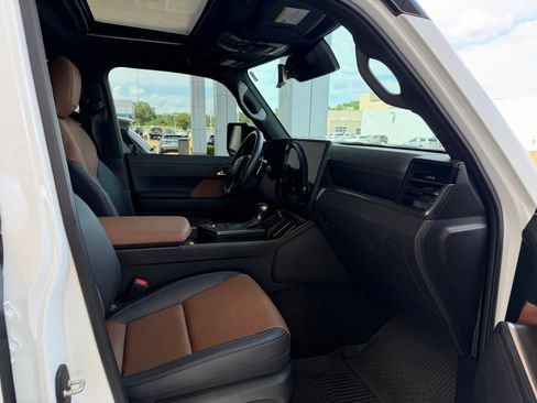 Used 2024 Lexus GX 550 w/ Accessory Package (Z1) AWD/4WD image 13