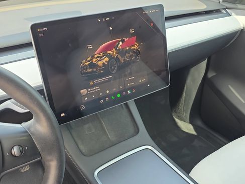 Used 2023 Tesla Model Y Long Range AWD/4WD image 16