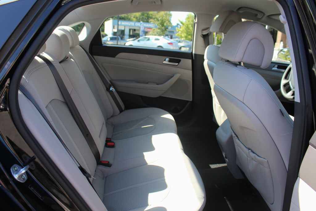Used 2015 Hyundai Sonata SE w/ Option Group 09 FWD image 27