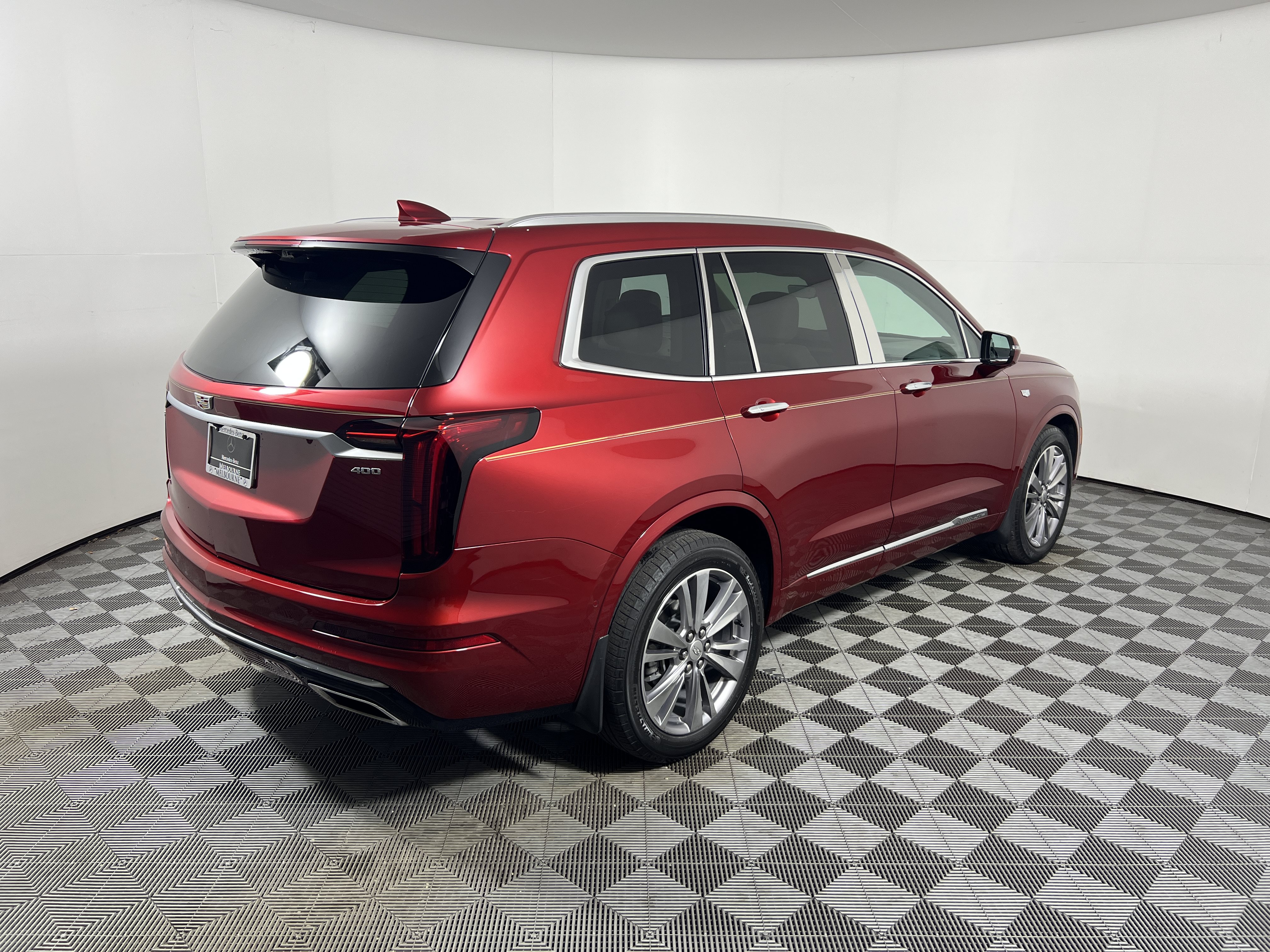 Used 2024 Cadillac XT6 Premium Luxury w/ Technology Package FWD image 5