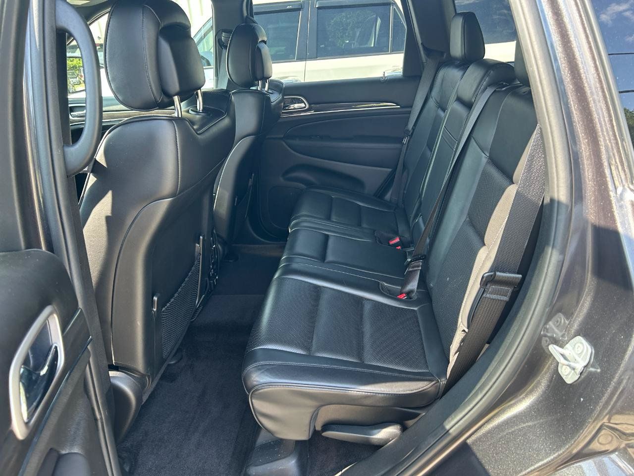 Used 2018 Jeep Grand Cherokee Overland AWD/4WD image 13