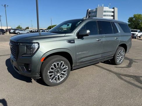 Used 2023 GMC Yukon Denali Ultimate w/ LPO, Floor Liner Package AWD/4WD image 7