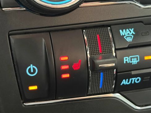 Used 2017 Ford Explorer XLT w/ Equipment Group 202A AWD/4WD image 26