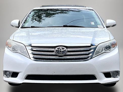 Used 2012 Toyota Avalon Limited FWD image 3