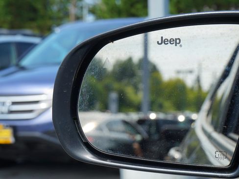 Used 2021 Jeep Compass Limited AWD/4WD image 25