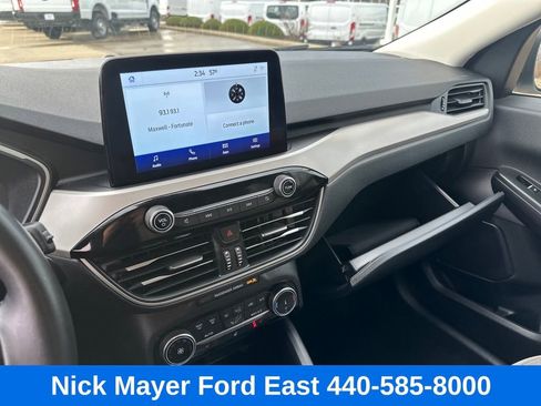 Used 2022 Ford Escape SE w/ Cold Weather Package image 25