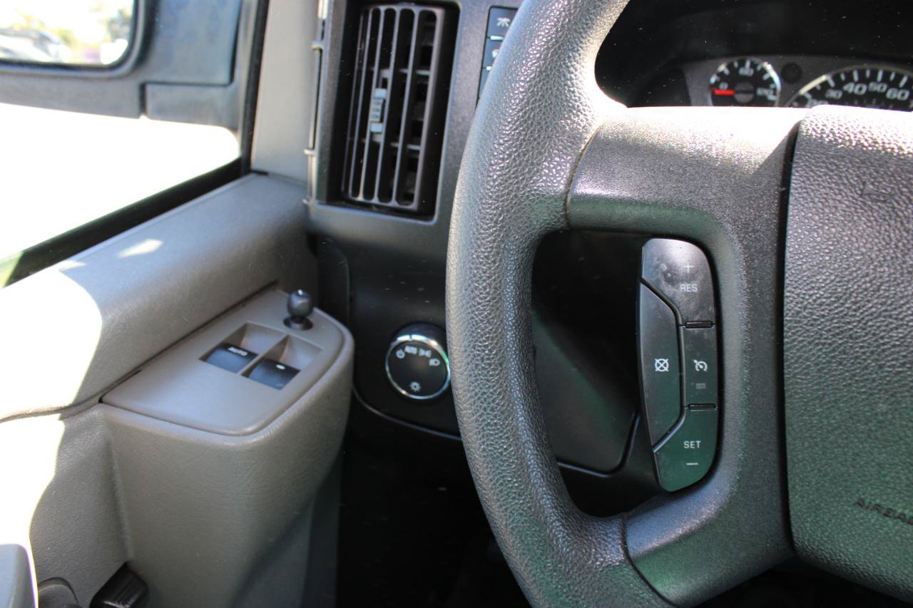Used 2022 Chevrolet Express 2500 w/ Driver Convenience Package RWD image 11