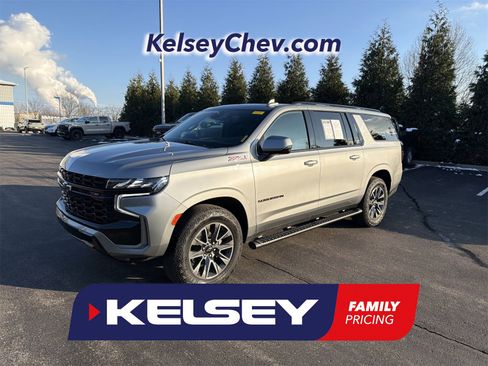 Used 2023 Chevrolet Suburban Z71 w/ Luxury Package image 1