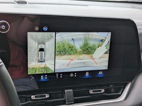 Certified 2025 Chevrolet Equinox LT w/ Safety and Technology Package FWD image 21