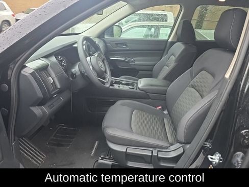 Used 2024 Nissan Pathfinder S AWD/4WD image 7