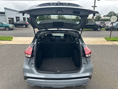 Used 2023 Nissan Kicks SR FWD image 17