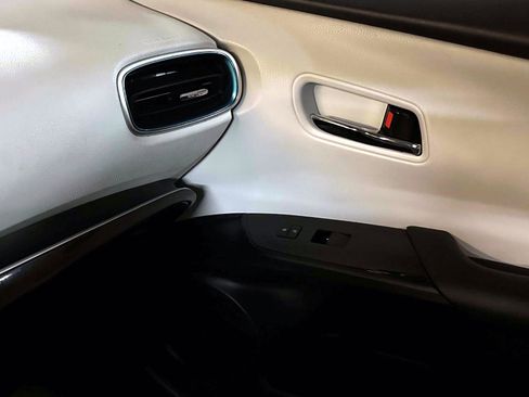 Used 2021 Toyota Prius XLE image 24