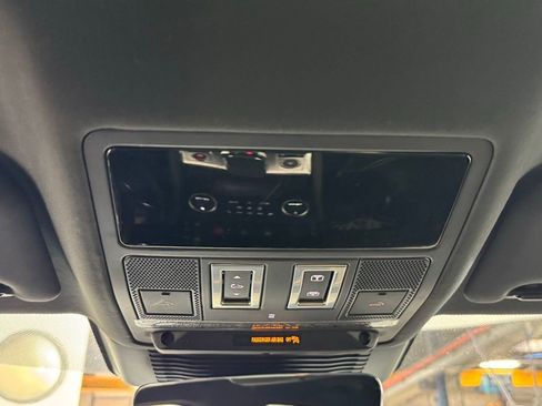 Used 2025 Jaguar F-PACE R-Dynamic S image 21