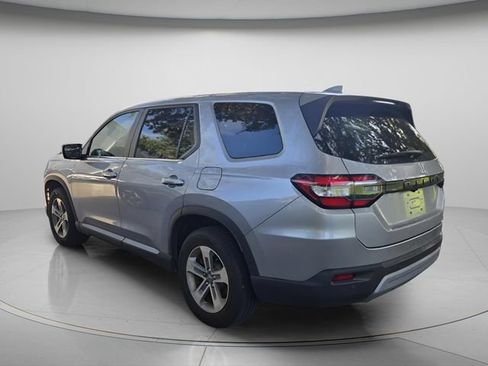Used 2025 Honda Pilot EX-L image 8