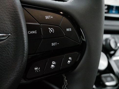 Used 2024 Chrysler Pacifica Limited w/ S Appearance Package image 24