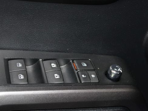 Used 2017 Toyota Tacoma TRD Off-Road w/ Premium & Technology Package AWD/4WD image 37