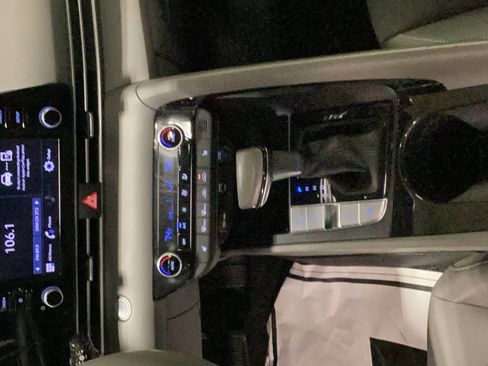 Used 2021 Hyundai Elantra SEL w/ Convenience + Premium Package image 15