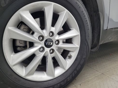 Used 2020 Kia Sorento LX image 31