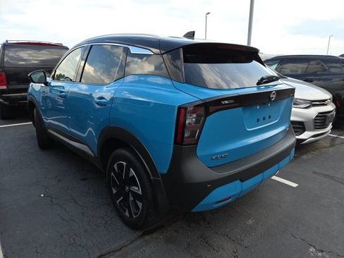 Used 2025 Nissan Kicks SR FWD image 2