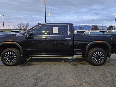 Used 2022 GMC Sierra 2500 Denali w/ Denali Black Diamond Edition image 10