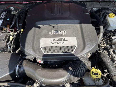 Used 2012 Jeep Wrangler Unlimited Sport AWD/4WD image 11