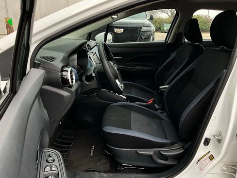 Used 2025 Nissan Versa SV image 10
