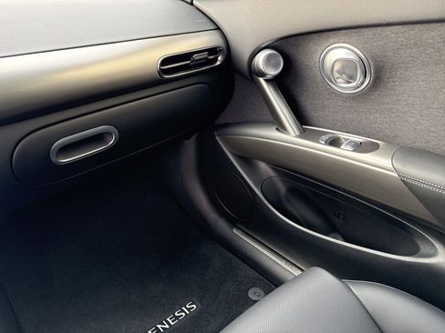 Used 2025 Genesis GV60 RWD image 33