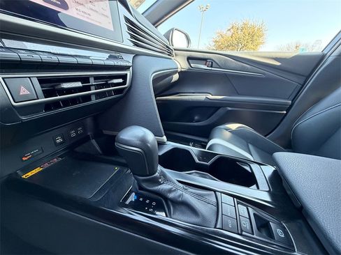 Used 2025 Toyota Camry SE image 23