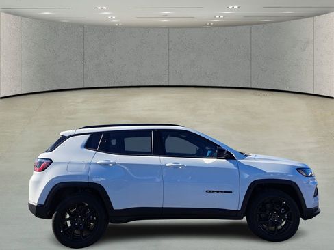 New 2026 Jeep Compass Latitude image 3