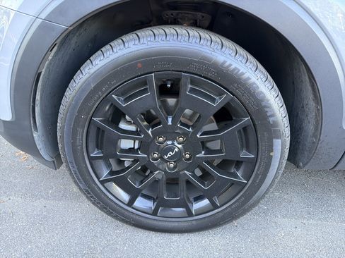 Used 2022 Kia Telluride EX w/ EX Premium Package image 7