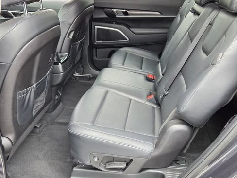 Used 2023 Kia Telluride LX FWD image 12