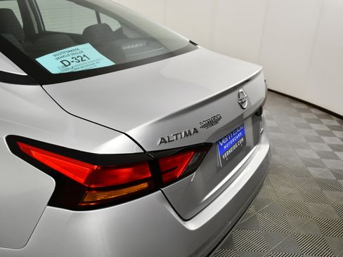 Used 2024 Nissan Altima 2.5 SV image 15