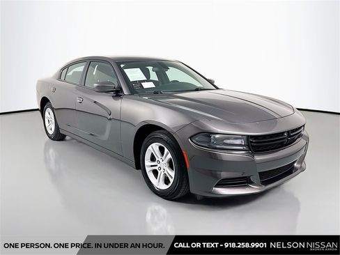 Used 2020 Dodge Charger SXT image 3