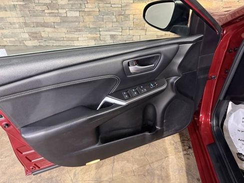 Used 2017 Toyota Camry XLE image 8