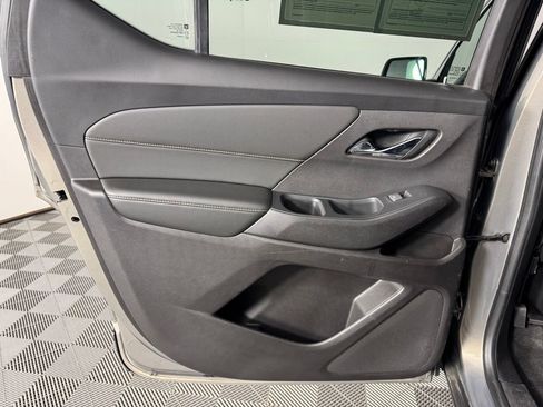 Used 2018 Chevrolet Traverse LT FWD image 30