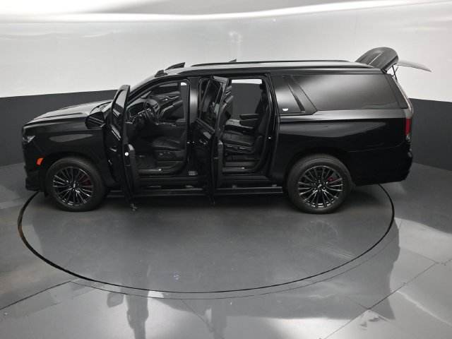 Used 2024 Cadillac Escalade ESV V w/ Heavy-Duty Trailer Package AWD/4WD image 17