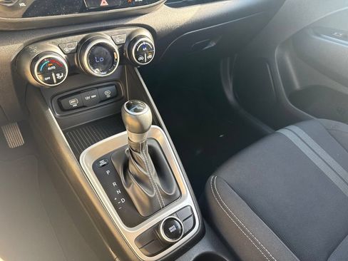 Used 2023 Hyundai Venue SEL FWD image 21