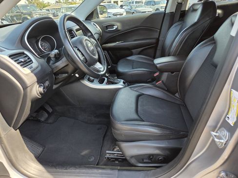Used 2018 Jeep Compass Latitude w/ Popular Equipment Group AWD/4WD image 10